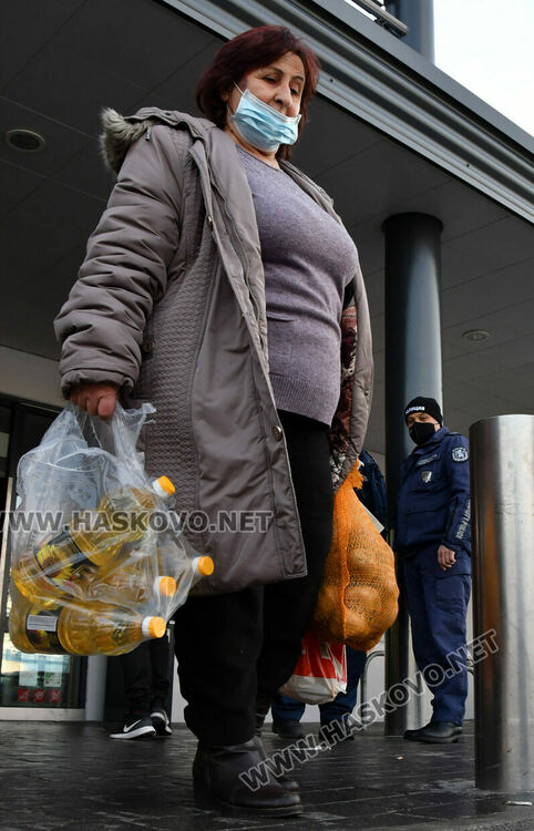 Олиото ми е злато, опашки за 3 лв. бутилка