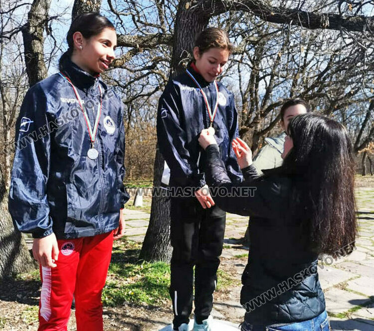 52 момичета и момчета бягаха в традиционния крос „Клокотница“