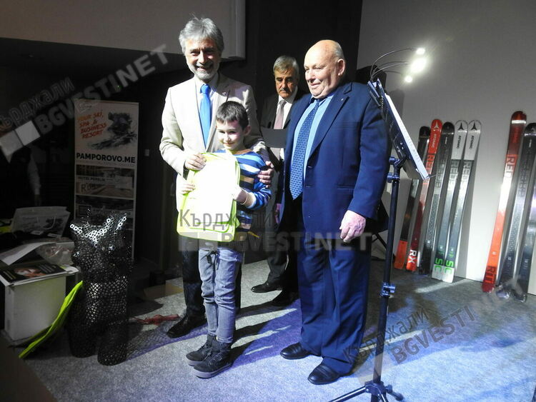 Награждаването на Емил Колев