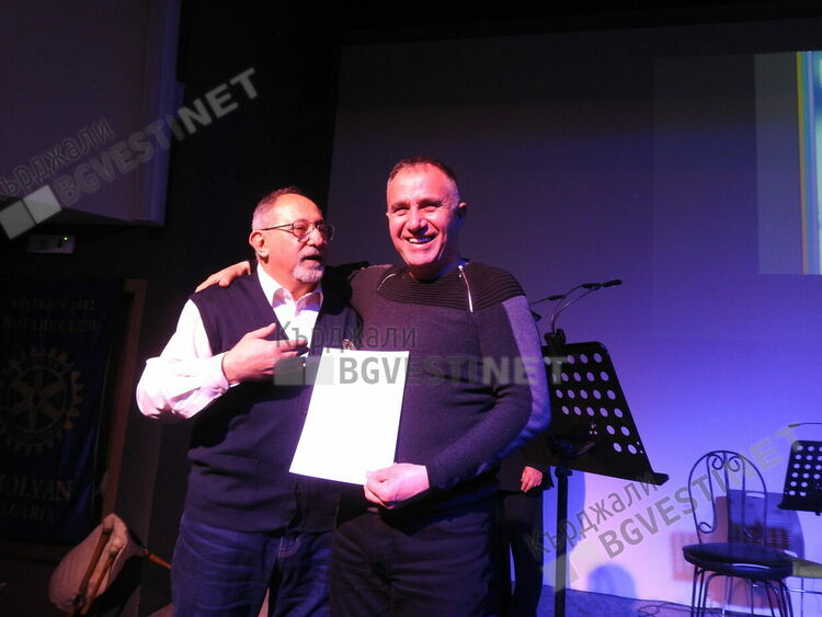 Награждаването на Себахаттин Гьокче