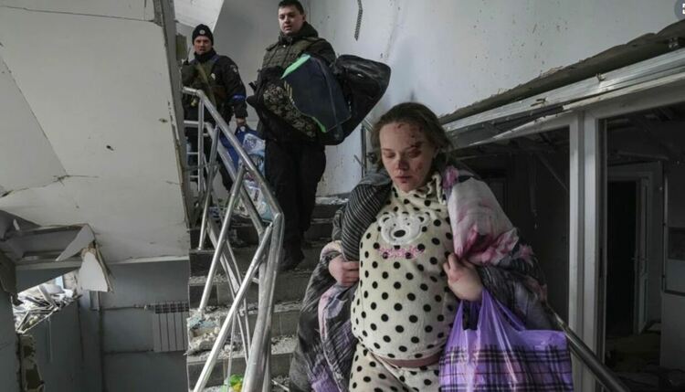  Мариана Вишегирска след атаката срещу детската болница в Мариупол на 9 март 