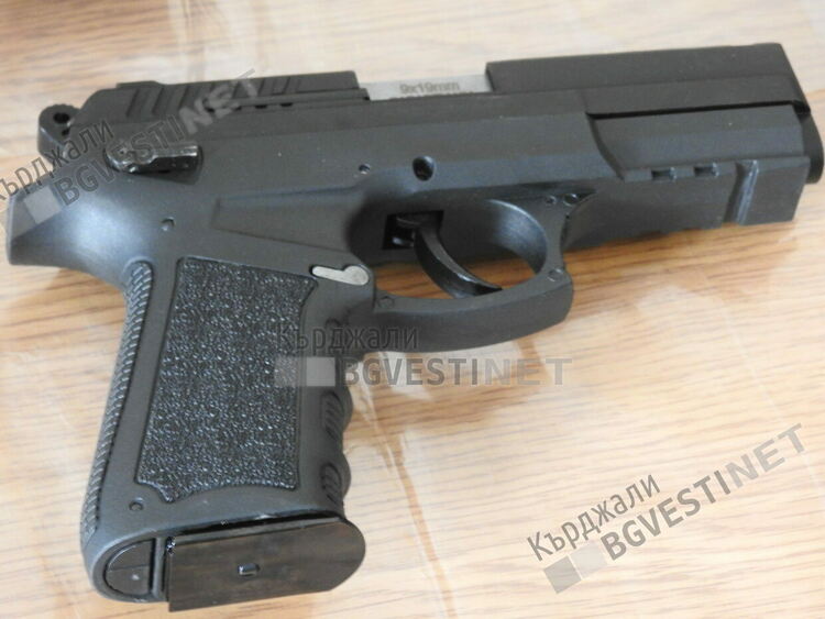 Безпрецедентна акция в Кърджали,заловиха 49 бойни пистолета,готови за продажба в Западна Европа