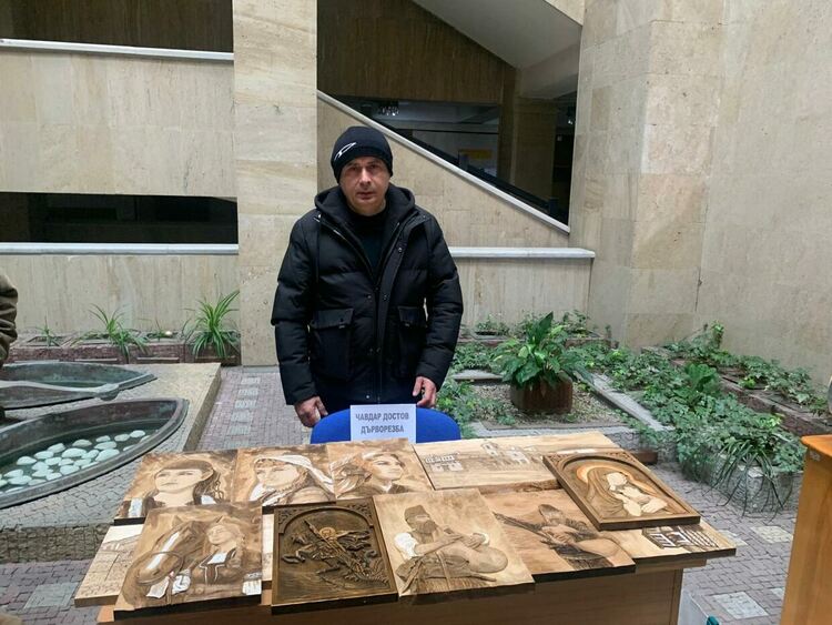 От домашно сирене до дърворезби предлагат на земеделско-занаятчиския базар в Смолян /галерия/