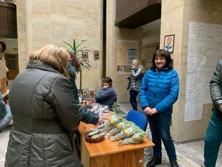 От домашно сирене до дърворезби предлагат на земеделско-занаятчиския базар в Смолян /галерия/