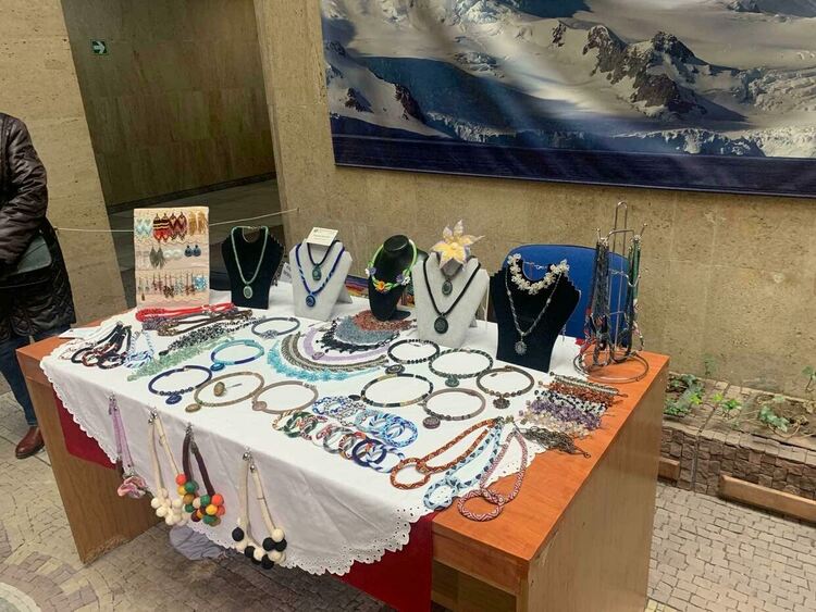 От домашно сирене до дърворезби предлагат на земеделско-занаятчиския базар в Смолян /галерия/