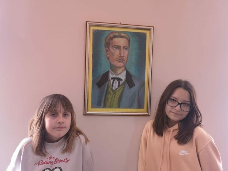 Училище „Шандор Петьофи“ се превърна в галерия за патронния си празник