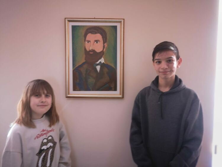 Училище „Шандор Петьофи“ се превърна в галерия за патронния си празник