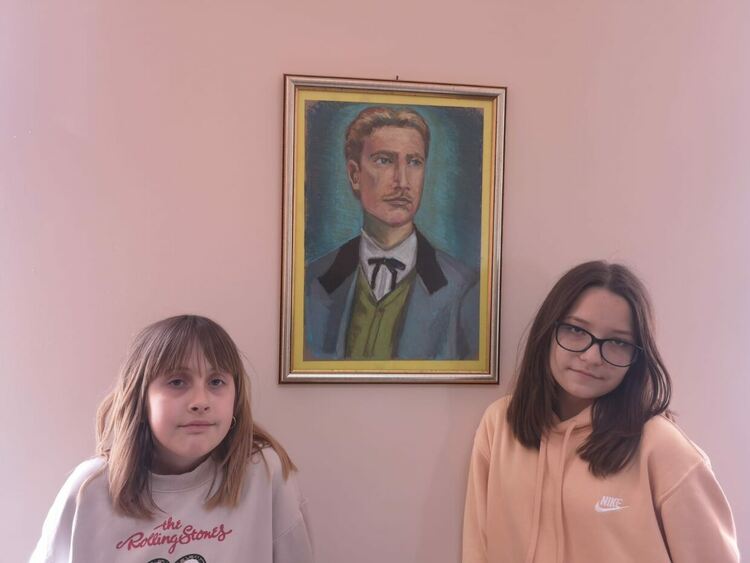 Училище „Шандор Петьофи“ се превърна в галерия за патронния си празник