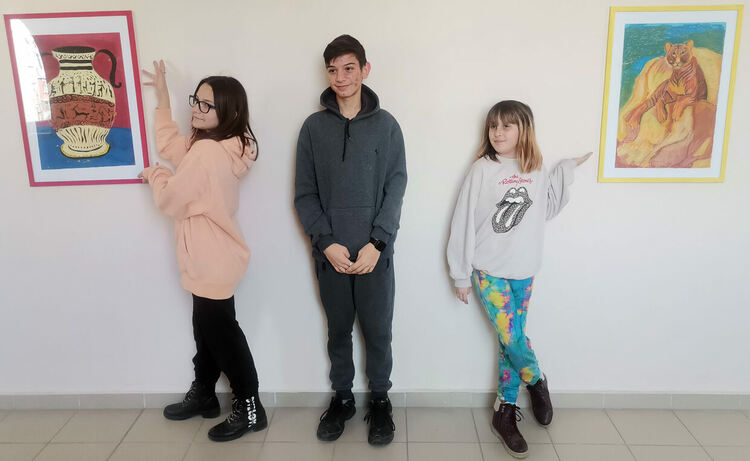 Училище „Шандор Петьофи“ се превърна в галерия за патронния си празник