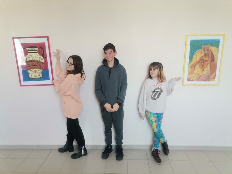 Училище „Шандор Петьофи“ се превърна в галерия за патронния си празник