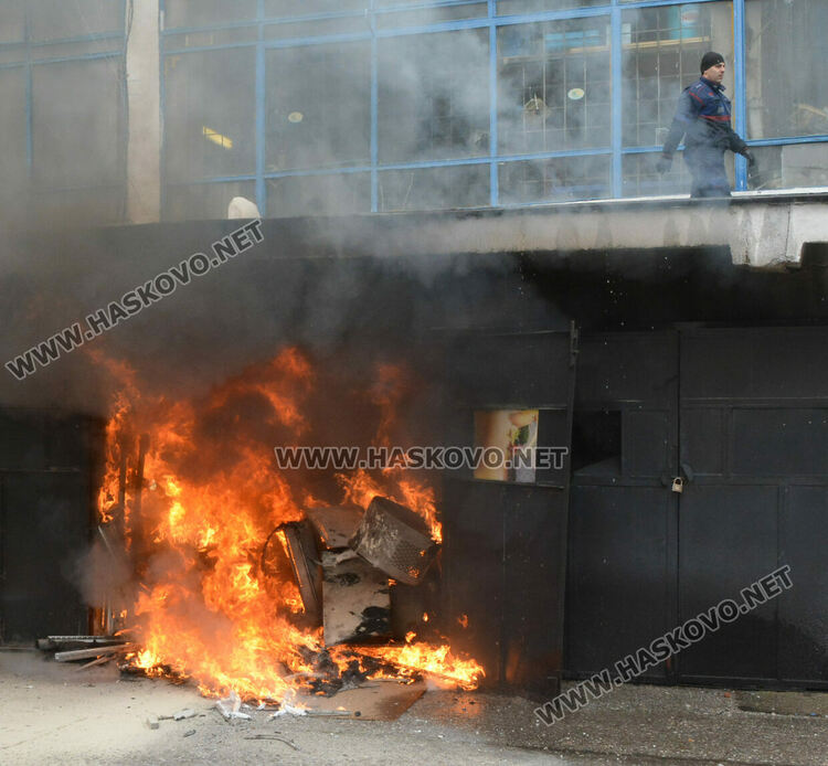 Пожар избухна в гараж в СБА в Хасково
