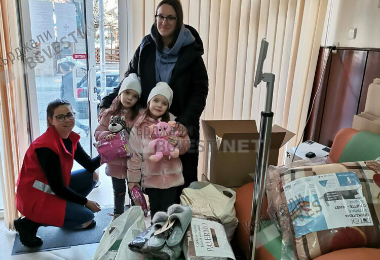 Седем бежанци от Украйна пристигнаха вчера в Кърджали, потърсиха помощ от БЧК