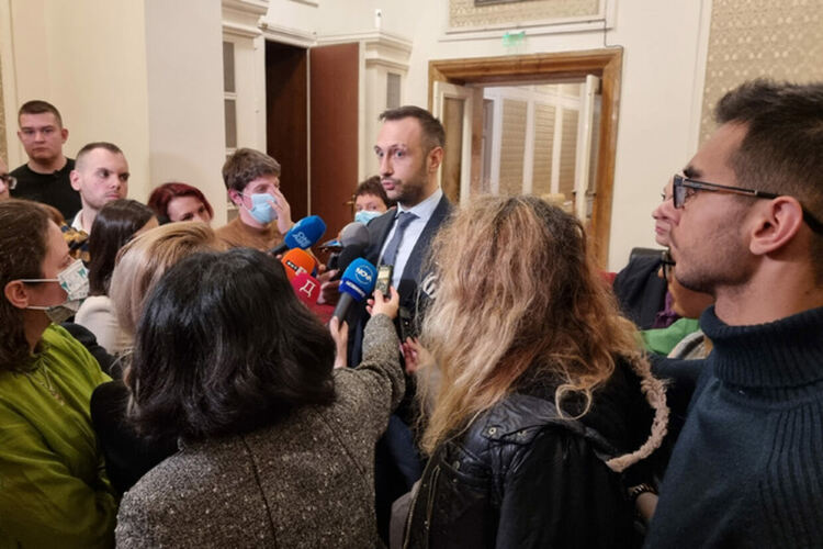 Какво ще означава форсмажор за икономиката на България? Всички искат да знаят, но май не е добро