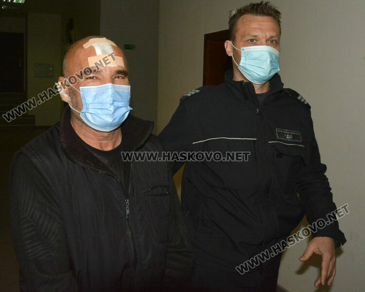 Мъж потроши заведение и автобус, заплашвал съседи с убийство