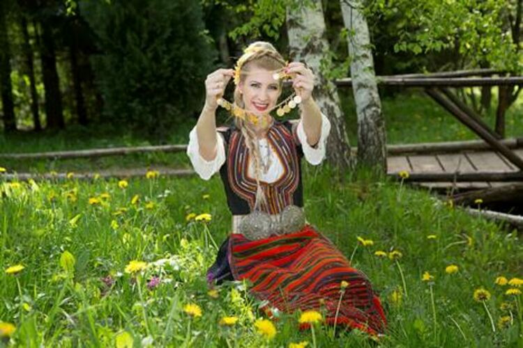 Певицата Веселена Делийска ще пее с оркестъра при ансамбъл „Граовска младост“ в Перник