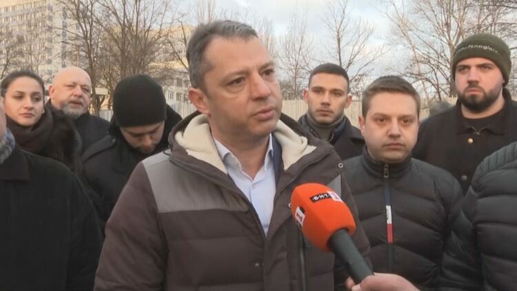 Депутати и симпатизанти на ГЕРБ протестират пред ГДНП срещу ареста на Борисов