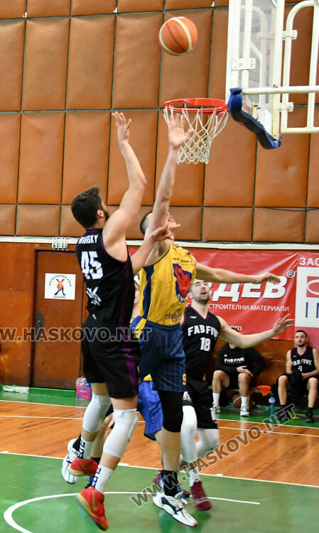 Баскетболни сблъсъци от турнира за Купата на ББЛ в Хасково