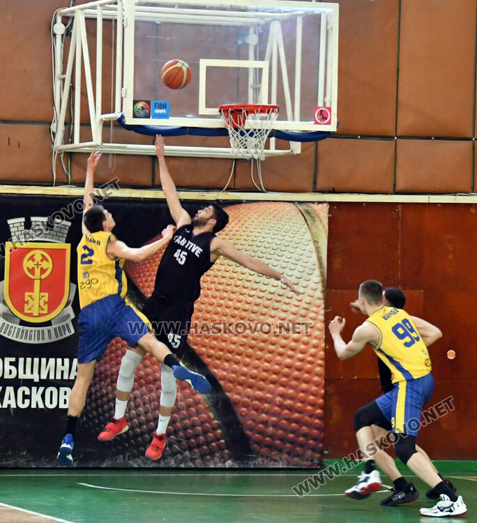 Баскетболни сблъсъци от турнира за Купата на ББЛ в Хасково