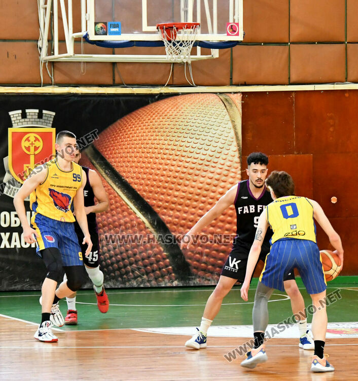 Баскетболни сблъсъци от турнира за Купата на ББЛ в Хасково