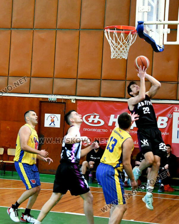 Баскетболни сблъсъци от турнира за Купата на ББЛ в Хасково