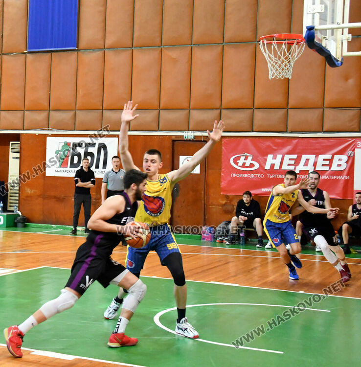 Баскетболни сблъсъци от турнира за Купата на ББЛ в Хасково
