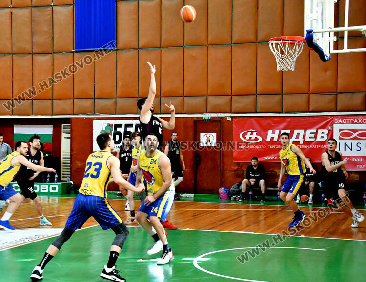 Баскетболни сблъсъци от турнира за Купата на ББЛ в Хасково