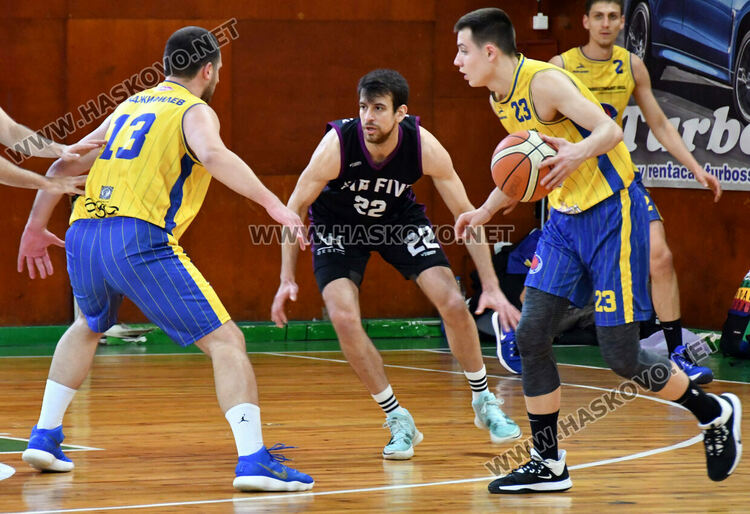 Баскетболни сблъсъци от турнира за Купата на ББЛ в Хасково