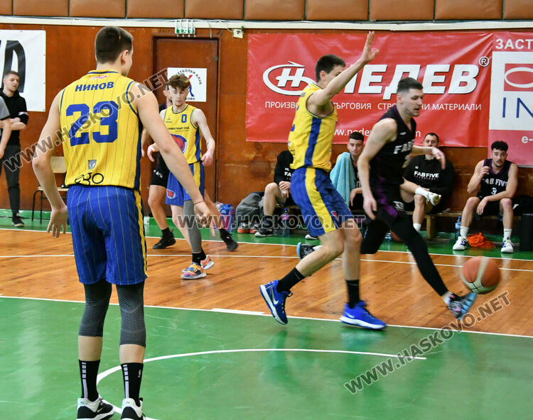Баскетболни сблъсъци от турнира за Купата на ББЛ в Хасково