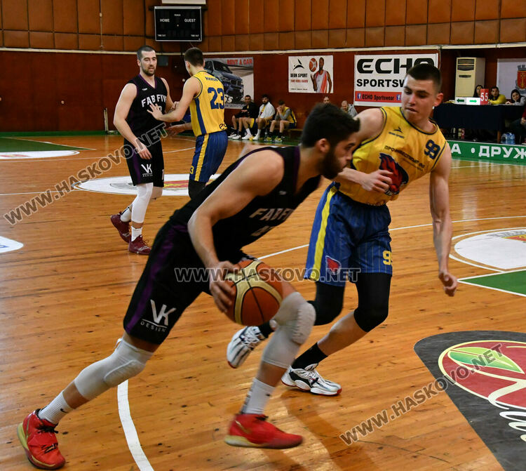 Баскетболни сблъсъци от турнира за Купата на ББЛ в Хасково