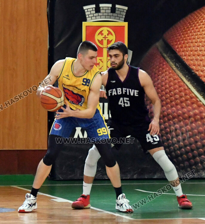 Баскетболни сблъсъци от турнира за Купата на ББЛ в Хасково