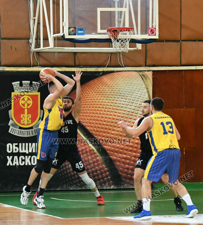 Баскетболни сблъсъци от турнира за Купата на ББЛ в Хасково