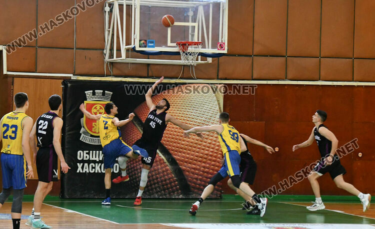 Баскетболни сблъсъци от турнира за Купата на ББЛ в Хасково