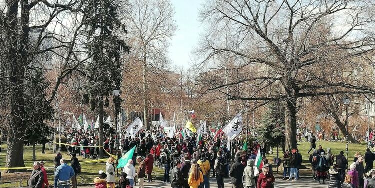  "НАТО вън", протест на "Възраждане“ в градинката до Народния театър
