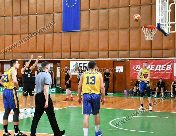 Баскетболни сблъсъци от турнира за Купата на ББЛ в Хасково