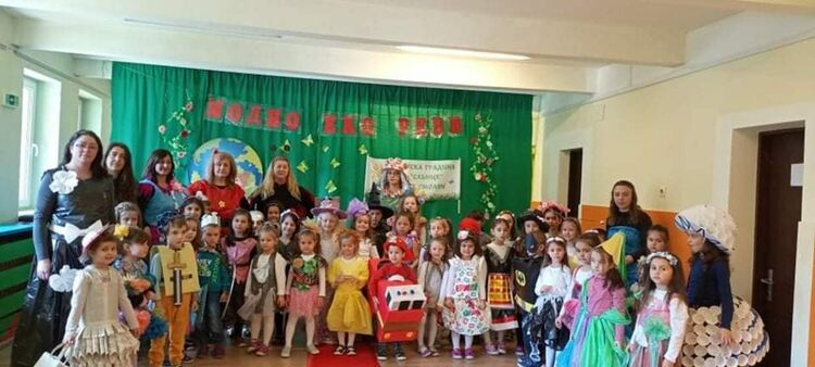 Модно ревю с дрехи от рециклирани материали представиха малчуганите от ДГ "Слънце"