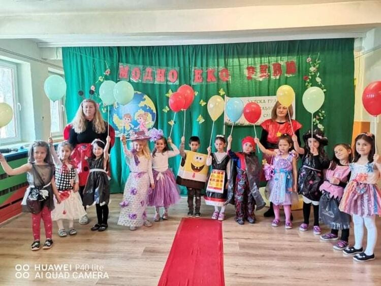 Модно ревю с дрехи от рециклирани материали представиха малчуганите от ДГ "Слънце"