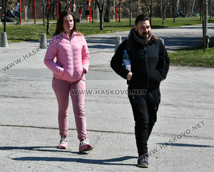 Настъпва първа пролет, но остава студено