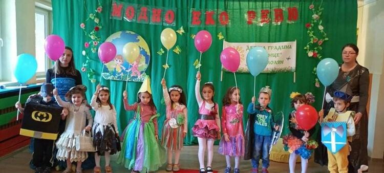 Модно ревю с дрехи от рециклирани материали представиха малчуганите от ДГ "Слънце"