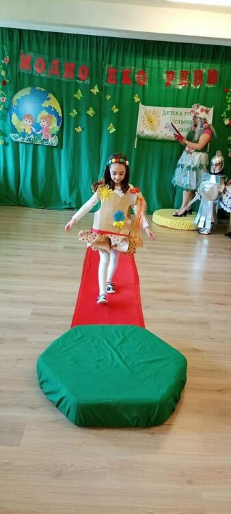 Модно ревю с дрехи от рециклирани материали представиха малчуганите от ДГ "Слънце"