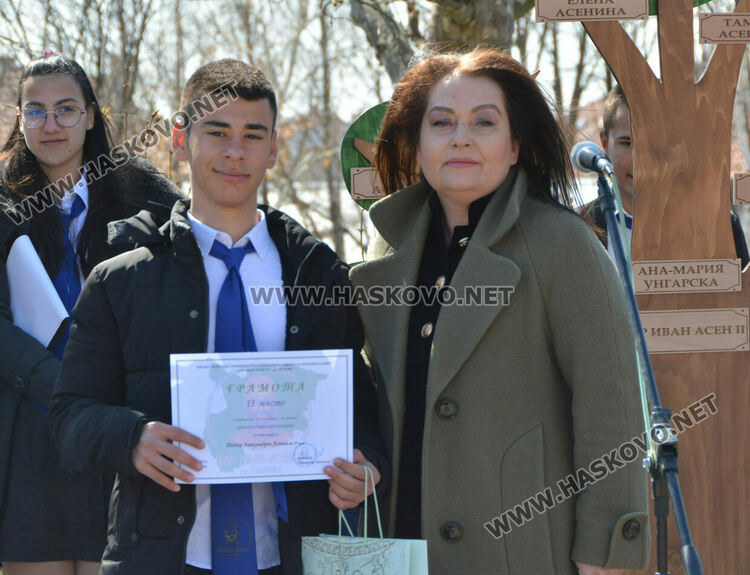 Наградиха изявени ученици за патронния празник на ПГДС „Цар Иван Асен II“