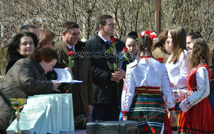 Наградиха изявени ученици за патронния празник на ПГДС „Цар Иван Асен II“