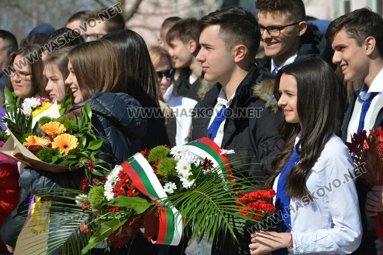 Наградиха изявени ученици за патронния празник на ПГДС „Цар Иван Асен II“