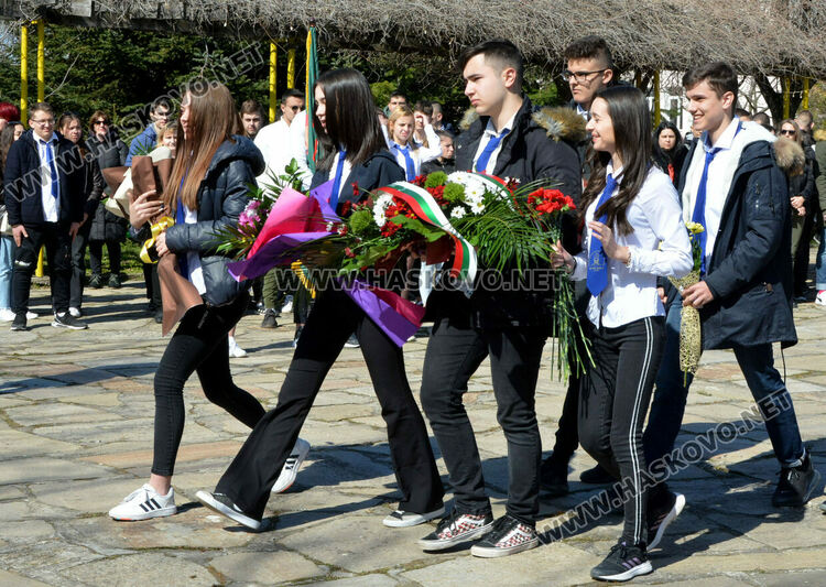 Наградиха изявени ученици за патронния празник на ПГДС „Цар Иван Асен II“