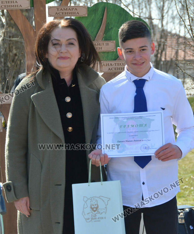 Наградиха изявени ученици за патронния празник на ПГДС „Цар Иван Асен II“