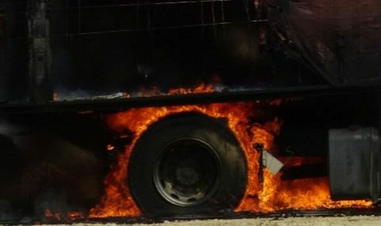 Камион се подпали  по пътя Доспат-Сърница