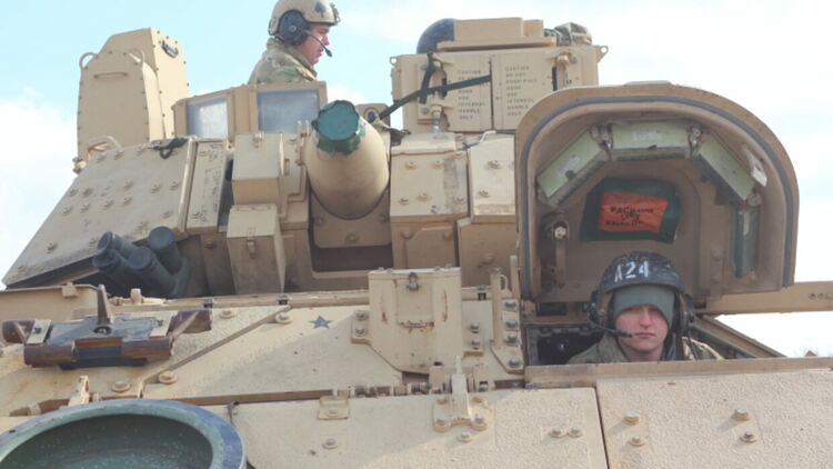 Военна колона от Гърция преминава през страната за учения