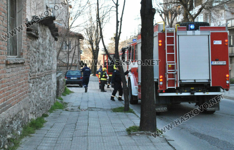 3 пожарни и полицейски екип на фалшив сигнал за пожар в къща