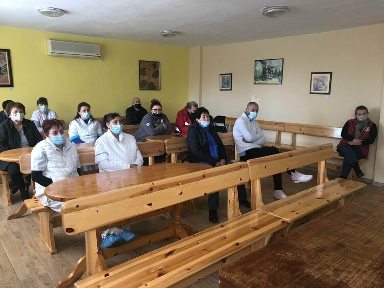 Д-р Атанас Митков обучи социални работници в оказване на долекарска помощ