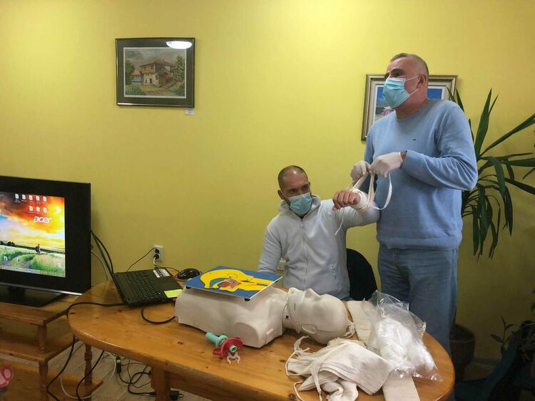 Д-р Атанас Митков обучи социални работници в оказване на долекарска помощ