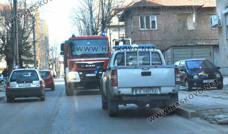 3 пожарни и полицейски екип на фалшив сигнал за пожар в къща